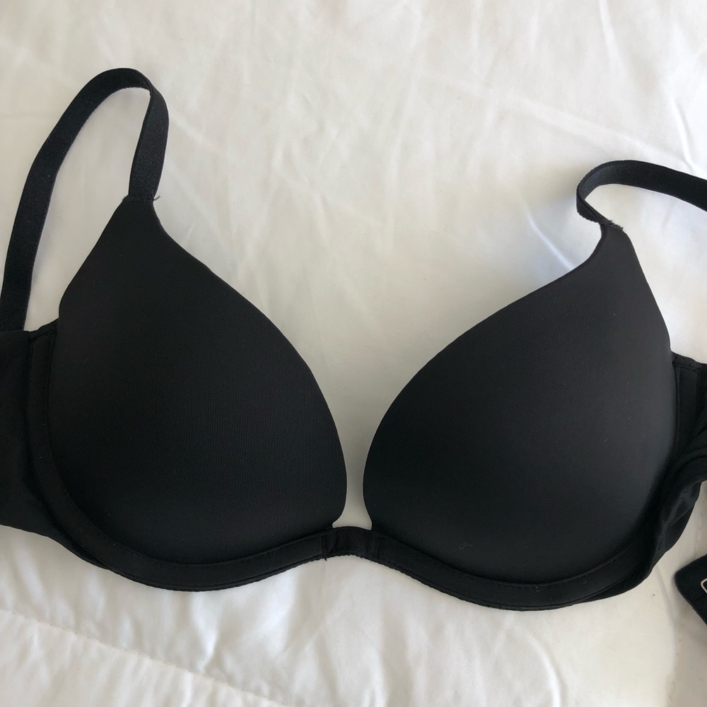 Black plunge push-up bra